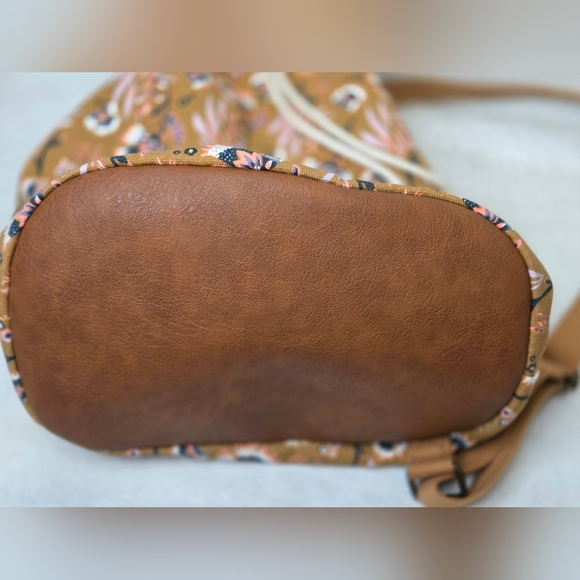 Universal Thread Canvas Floral print drawstring bucket style bag backpack - Picture 6 of 11